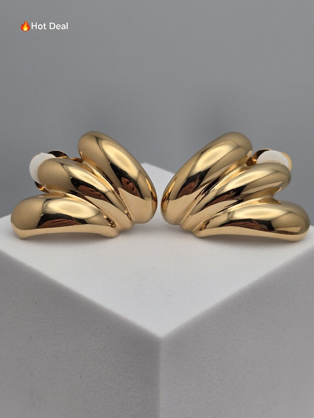 Vendome 1980s Gold Tone Ribbed Fan Clip-On Statement Earrings 1" Vintage